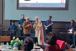 Titiek Sandhora berpesan ke musisi muda bertahan di industri musik