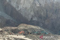 Pencarian korban tertimbun longsor Gunung Kuda Cirebon terus dilakukan