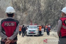 Tiga jenazah korban longsor Gunung Kuda Cirebon dievakuasi