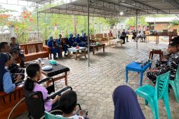 Lanal Labuan Bajo berikan santunan panti rehabilitasi