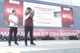 Gus Ipul bacakan puisi di depan ribuan lansia peringati Hari Lansia