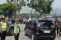 Polisi patroli kamtibmas di Telaga Sarangan antisipasi premanisme