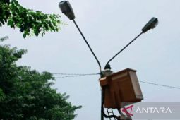 Karawang pasang lampu PJU ruas jalan rawan begal dan kecelakaan