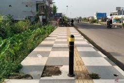 Polisi buru pencuri besi pembatas di trotoar Jalan Wali Kota Palembang