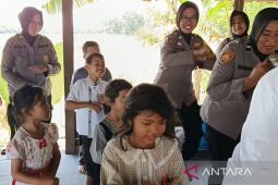 Polisi berikan pendampingan psikis bagi korban longsor Gunung Kuda Cirebon