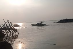 Nelayan diimbau waspada tinggi gelombang Banten 4.0 meter