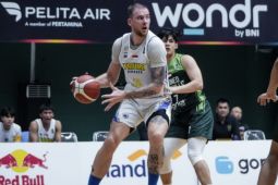 Prawira Bandung main solid saat menang telak lawan Borneo