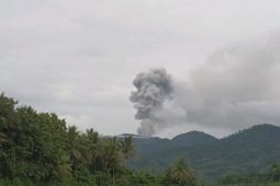 Gunung Dukono di Halmahera Utara Maluku Utara erupsi