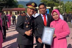 40 istri polisi dapat penghargaan karena dukung suami jadi berprestasi