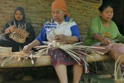 Produk kerajinan bambu di Kampung Papring Banyuwangi kembali bergairah
