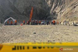 Tim SAR fokus mencari empat korban di titik kiri longsor Gunung Kuda Cirebon