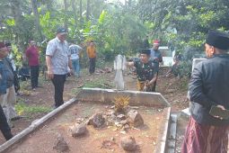 Warga Petir Kabupaten Serang bongkar 31 makam keramat palsu