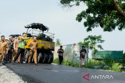 Adlin Tambunan tinjau pembangunan jalan dan Foodcourt di Perbaungan