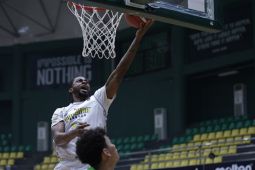 Washington mengajak rekan setim di Prawira bermain lepas tanpa beban