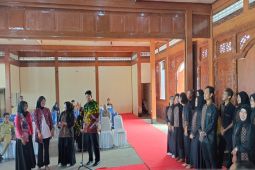 Bupati Kulon Progo minta asosiasi penjahit meningkatkan hasil karya