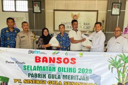 PG Meritjan Kediri bagikan paket bahan pokok sambut musim giling 2025