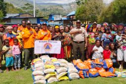 Pemkab Tolikara salurkan bantuan warga terdampak bencana longsor