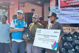 PLN salurkan sebanyak 125 paket sembako untuk korban banjir Wombo Donggala