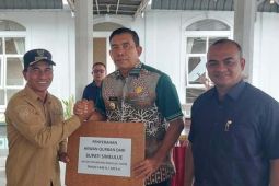 Bupati Simeulue serahkan hewan kurban untuk para camat