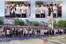 Wali Kota bersama ribuan warga Tanjungbalai Shalat Id di Alun-alun Sultan