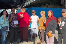 Pro-Mega salurkan hewan kurban ke warga dan pengemudi ojek