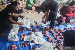 Yayasan YPP Kota Bekasi sembelih sembilan ekor kambing bantuan Baznas RI