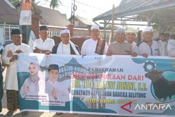 Gubernur Hidayat Arsani salurkan sapi kurban di Belitung
