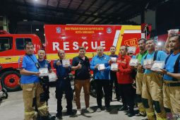 Ketua Komisi A DPRD bagikan daging kurban ke warga Surabaya