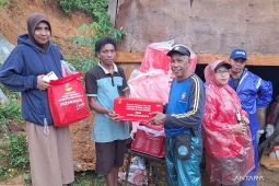 Kemensos RI salurkan bantuan untuk korban longsor di Ambon