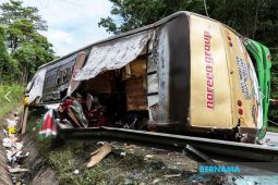 15 orang  tewas akibat tabrakan maut bus mahasiswa di Perak Malaysia