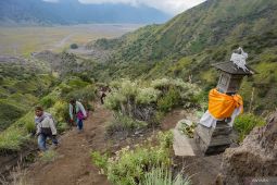 Ritual mengambil air suci Kasada