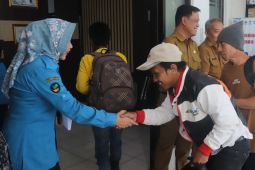 Pemkab Cirebon membantu pemulangan 25 warganya yang terlantar di Subang
