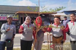 Bupati ajak masyarakat Kobar tetap konsisten kurangi penggunaan plastik