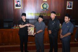 Bupati Trenggalek serahkan nota penjelasan RPJMD 2025-2029 kepada DPRD