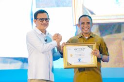 Menteri-P2MI berikan penghargaan untuk gubernur dan Kapolda Sulteng