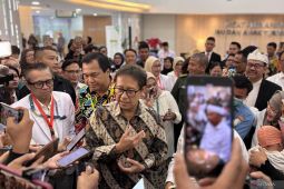 Menkes meminta masyarakat tetap waspada meski kasus COVID-19 terkendali