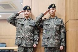 RM dan V dari grup BTS tuntaskan tugas wajib militer