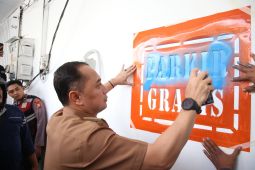 Tak patuhi aturan, Wali Kota Eri segel lahan parkir toko swalayan