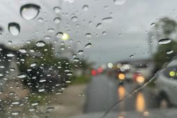 BMKG prakirakan Sabtu mayoritas daerah diguyur hujan