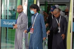 Melayani jamaah haji dengan kereta Mashaaer di Terminal Mina