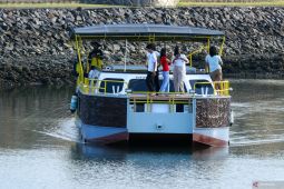 Wisata kapal listrik di Banyuwangi