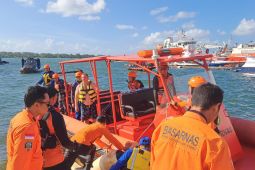 Basarnas evakuasi wisman Amerika terombang ambing di perairan Uluwatu