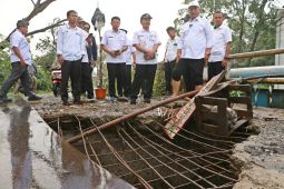 Pemkab Serang perbaiki jembatan Cikambuy dan tambah PJU