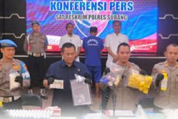 Polres Subang mengungkap kasus pemalsuan pestisida berbagai merek
