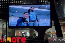 Persib mengenalkan pemain baru lewat videotron di Jalan Dago