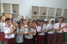 PT Dairi Prima Mineral dukung pendidikan anak lewat Taman Baca Sekolah