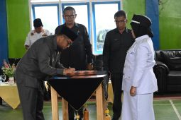 Wabup Paser lantik PAW Kades Petangis dan anggota BPD Binangon