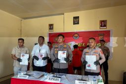 Polisi tahan tahan tiga tersangka korupsi obat puskesamas  di Bursel