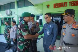 Plt. Sekda Padangsidimpuan turut lepas pemberangkatan Satgas Yonif 123/RW ke wilayah tugas