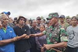 Danrem berdialog dengan warga pejuang eks Tim-Tim yang menolak direlokasi